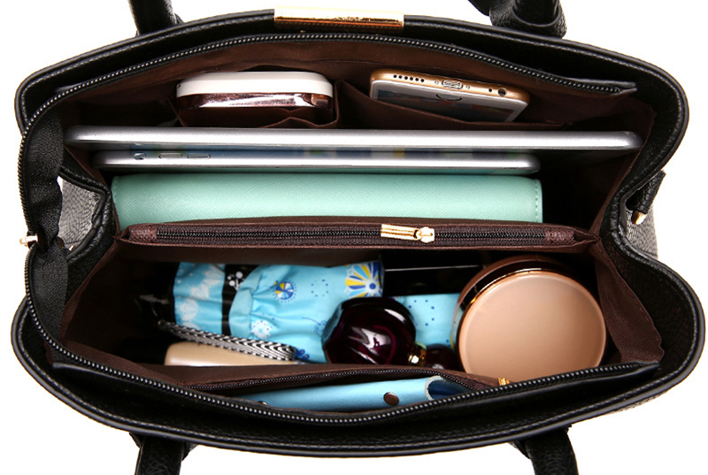bolsa couro vogue aberta mostrando os bolsos e compartimentos internos, celular, maquiagem, tablet