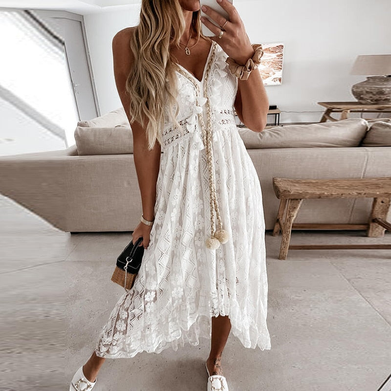 mulher usando vestido longo verona branco