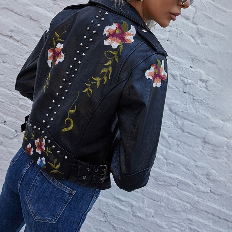 parte de trás jaqueta de couro feminina faux floral com bordados preta